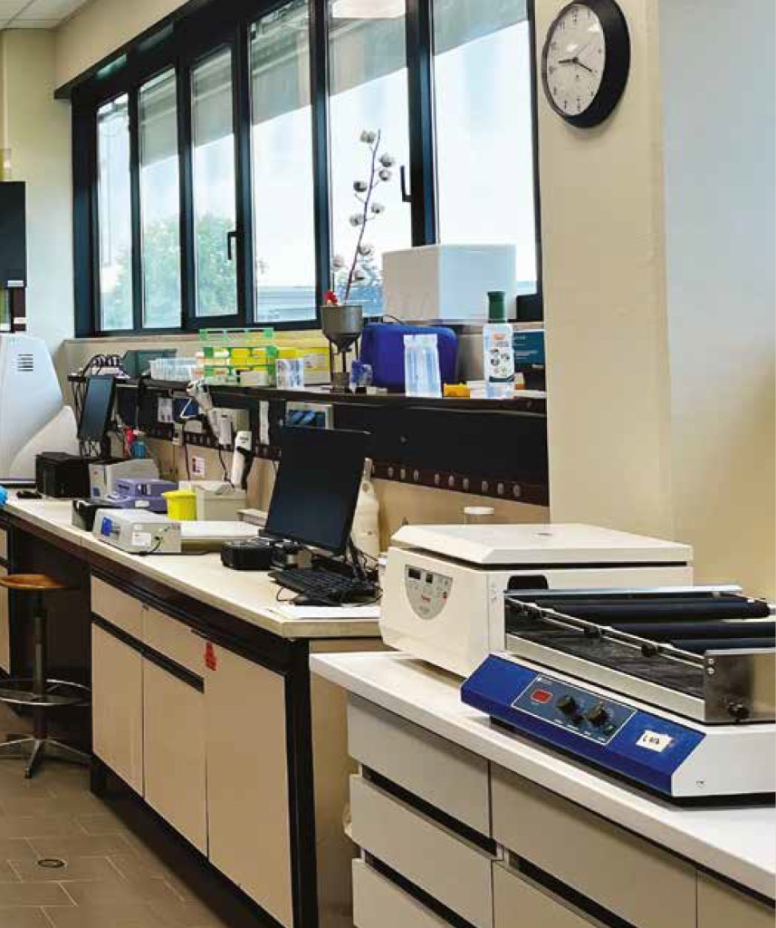 Il laboratorio riceve più di 23.000 campioni ed effettua circa 70.000 analisi ogni anno