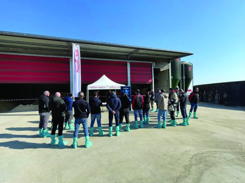 Un momento dell’incontro presso la cucina automatizzata di Agrinova per parlare di foraggi e di Pmr.