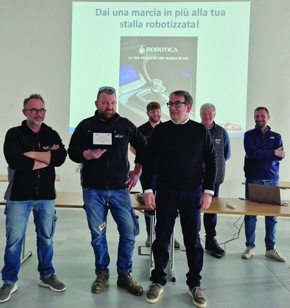 La consegna della targa ad Agrinova al termine della giornata: Aldo Vallino e Mauro Vercellone con Agostino. In seconda fila, da sinistra: Valentino, Giuseppe Belvisotti ed Edgardo di Raggio di Sole®.